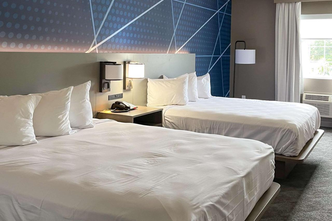 Queen Room Two Queen Beds Non Smoking