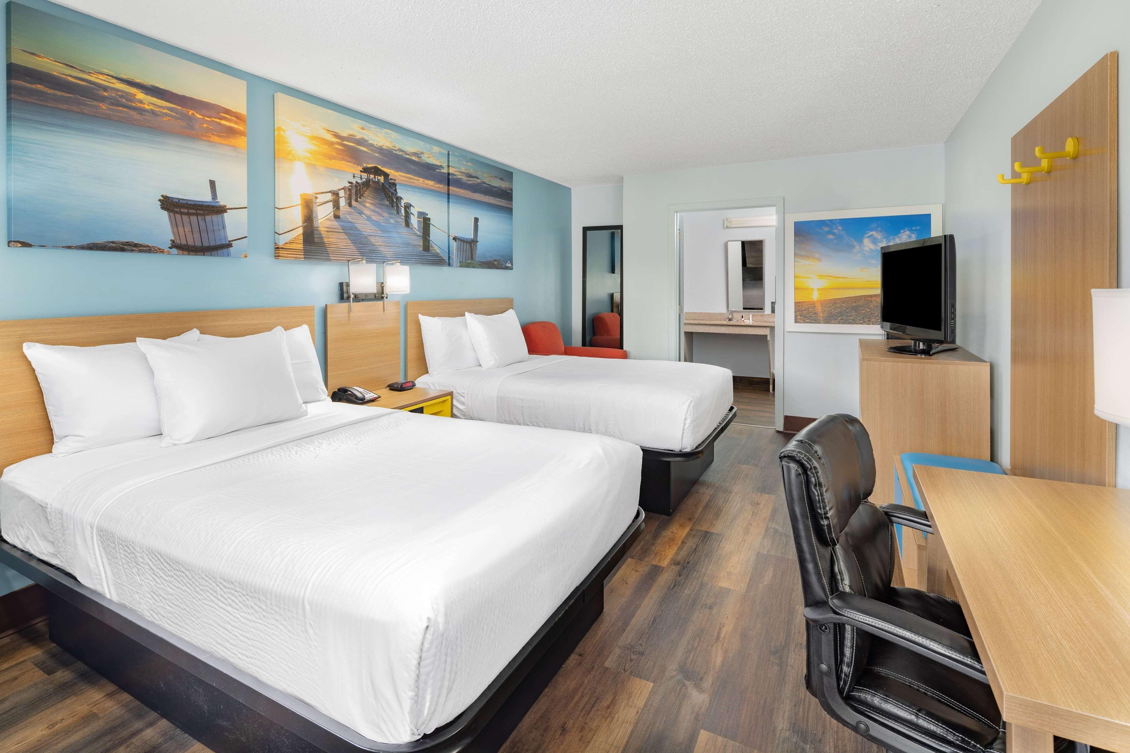 Double Room with Two Double Beds and Bath Tub - Mobility/Hearing Accessible - Non-Smoking